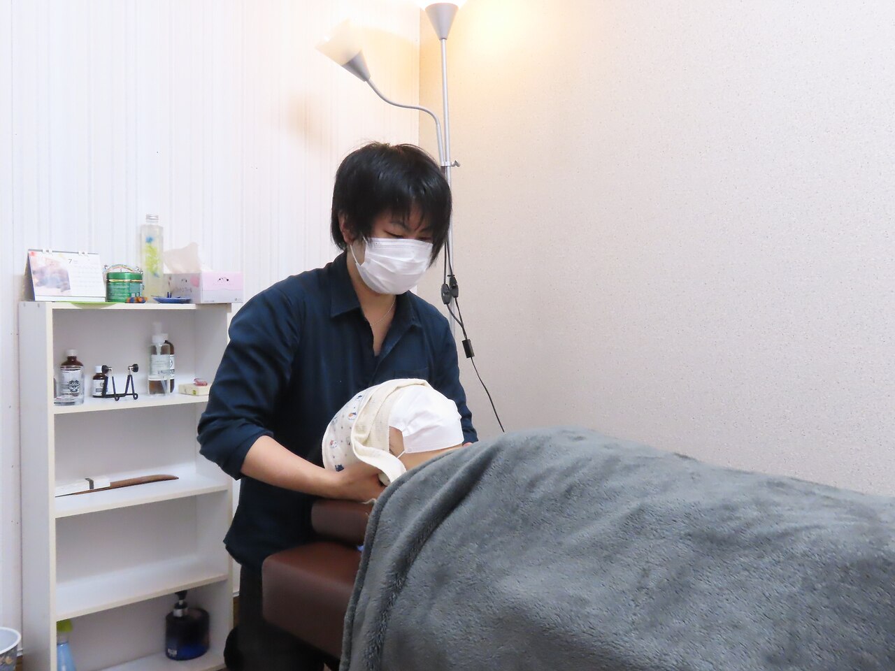 施術前後のイメージ：姿勢ケア・血流ケアで体の軽さを感じていただくシーン